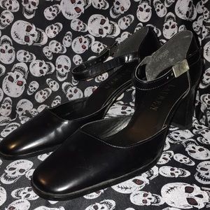 LAUREN Ralph Lauren high heel